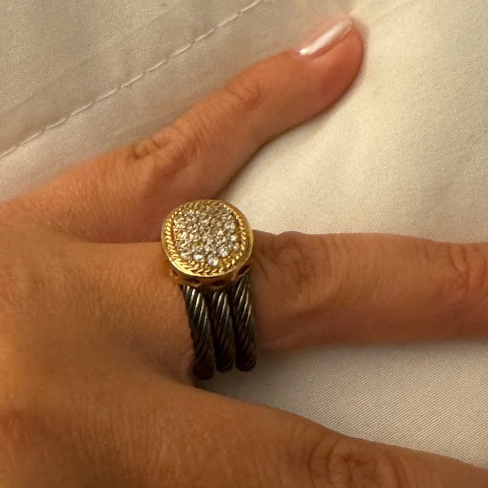 Beautiful Ring - Picture 4 of 5